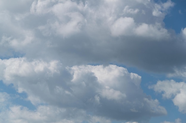 Una foto di un cielo nuvoloso Sfondo del cielo nuvole naturali