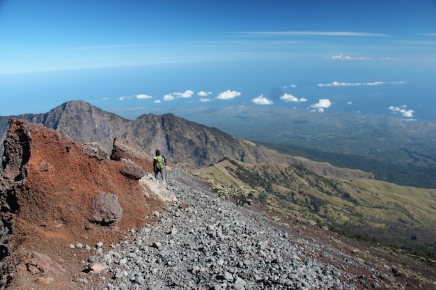 Una foto di un escursionista a Monte Rinjani Lombok