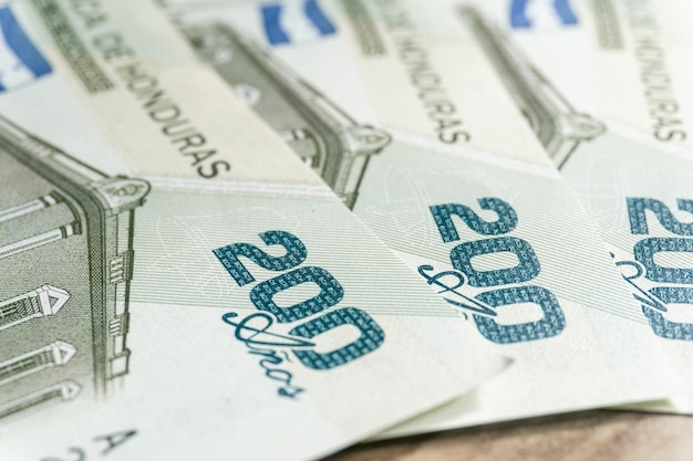 Una fotografia macro di una coppia di 200 banconote lempiras