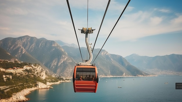 Una funivia rossa con una montagna sullo sfondo