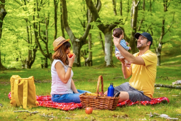 Una giornata di picnic con tuo figlio appena nato