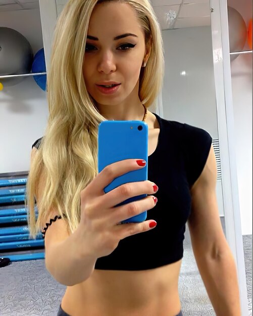 Una giovane donna attraente e atletica si alza e si fa un selfie con il suo telefono cellulare, un oggetto generato dall'AI