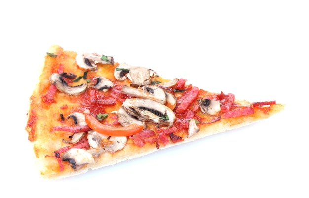 una gustosa fetta di pizza isolata su bianco