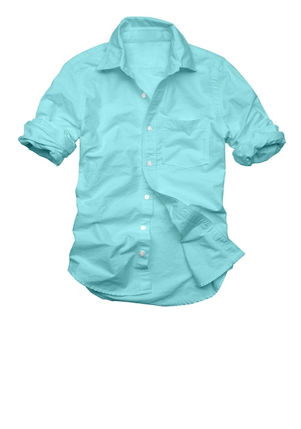 Una maglietta blu è appesa davanti a uno sfondo bianco.