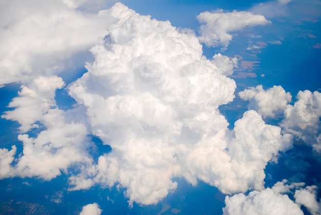 Una nuvola nel cielo con vista dall'alto