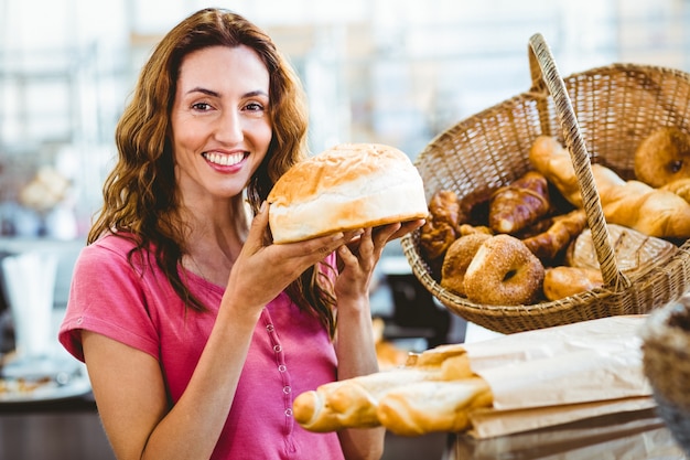 Una pagnotta di pane abbastanza castana