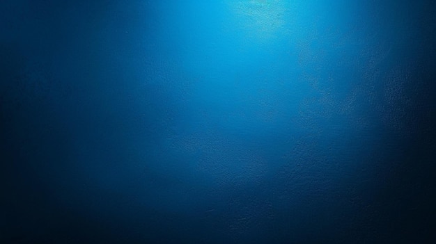 una parete blu con una luce che brilla su di essa