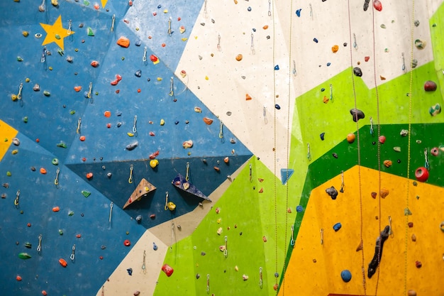 Una parete di arrampicata su roccia per lo sfondo