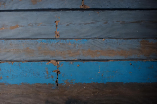 Una parete di legno blu e marrone con una striscia blu che dice "blu".