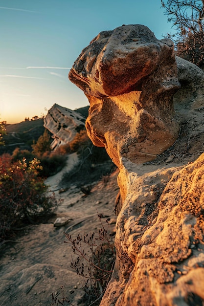 una parete rocciosa al sole