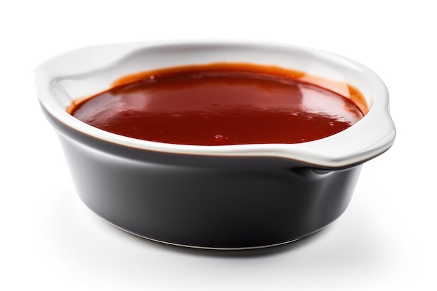 Una pentola di salsa piena di salsa rossa su una superficie bianca AI generativa