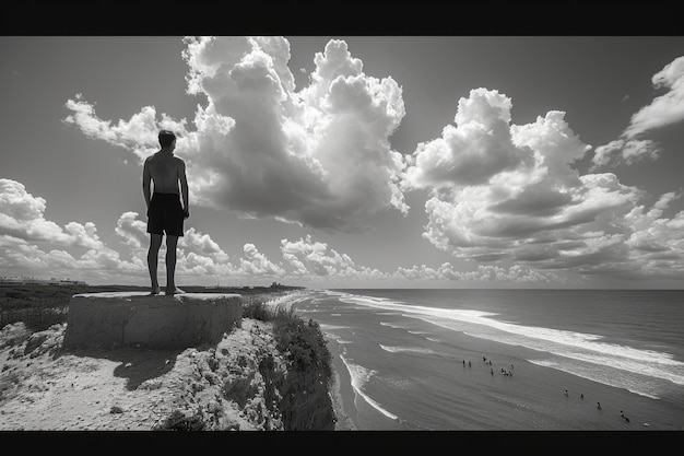 Una persona si trova sul bordo di una scogliera che si affaccia su un mare agitato con un cielo nuvoloso drammatico