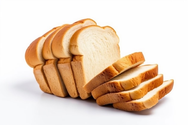 Una pila di pane a fette su uno sfondo bianco