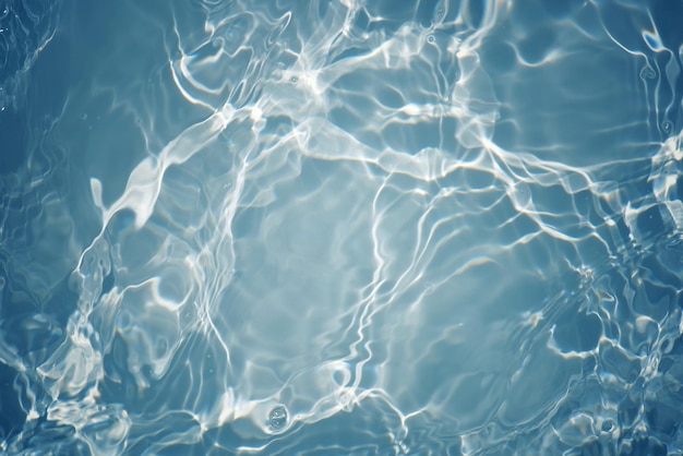 Una piscina blu con un motivo di bolle d'acqua.