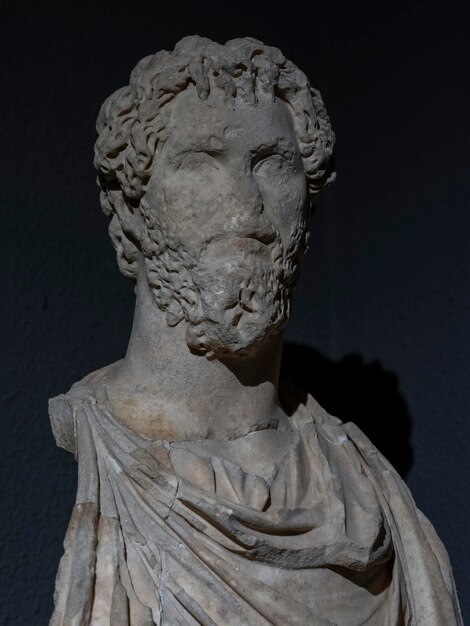 una scultura storica del periodo romano