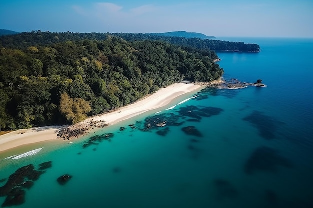 Una spiaggia in mezzo all'oceano