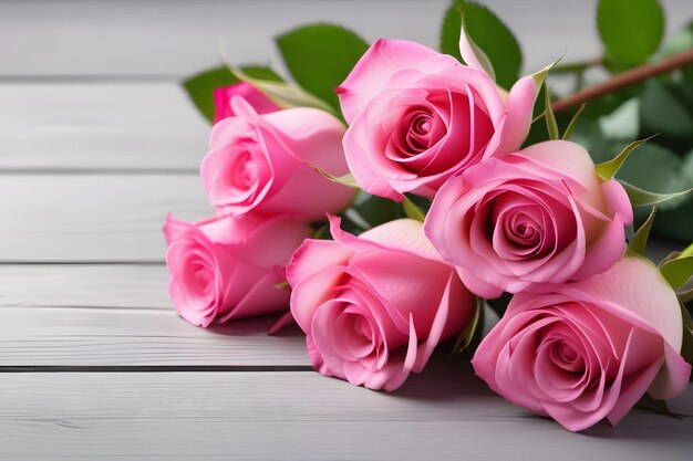 Una splendida disposizione di rose rosa su uno sfondo di legno rustico per occasioni speciali