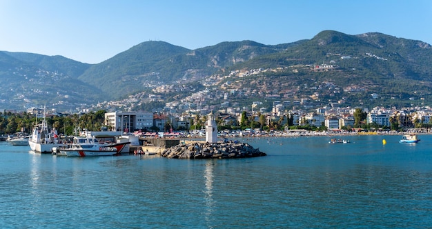 Una splendida vista della spiaggia sulla costa di Alanya, in Turchia.