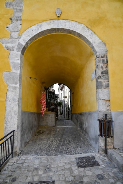 Una strada di Faicchio, un piccolo villaggio della provincia di Benevento, in Italia