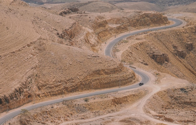 Una strada nel deserto