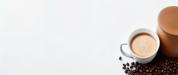 Una tazza di caffè su un tavolo con chicchi su uno sfondo bianco AI generativa