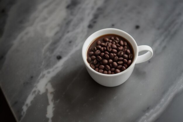 Una tazza di caffè su un tavolo con fagioli su un piano in marmo AI generativa