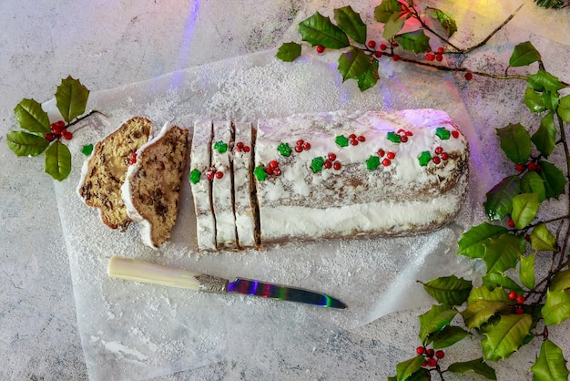 Una torta di marzipan chiamata stollen è una torta tradizionale di Natale in Germania