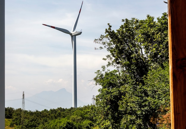 Una turbina eolica del parco eolico di Rivoli Veronese