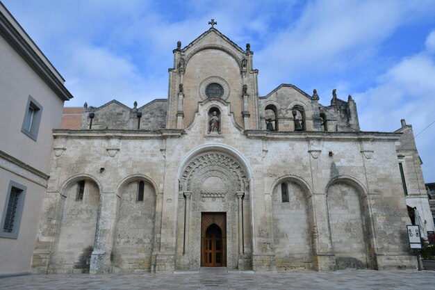 Una vecchia chiesa a Matera, un'antica città della Basilicata, Italia