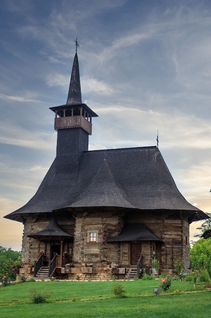 Una vecchia chiesa alla cerimonia di matrimonio