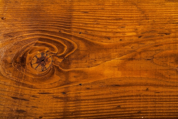 Una vecchia tavola di legno