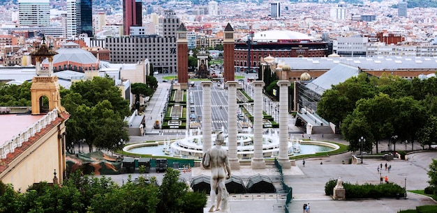 Una veduta della città di madrid dall'alto di un edificio.