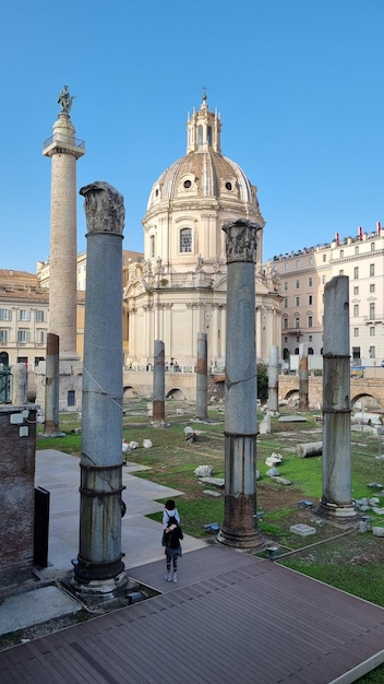 Una veduta delle rovine del foro romano.