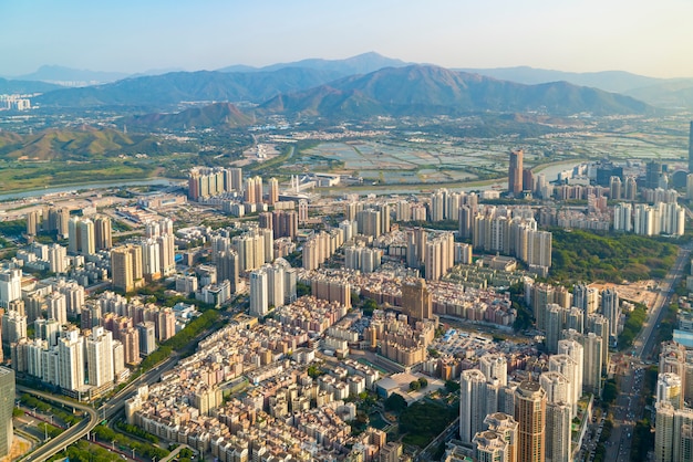 Una vista a volo d&#39;uccello del paesaggio architettonico urbano e l&#39;orizzonte urbano a Shenzhen