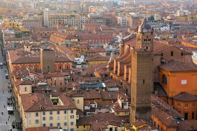 Una vista dall'alto del centro storico di Bologna, Italia