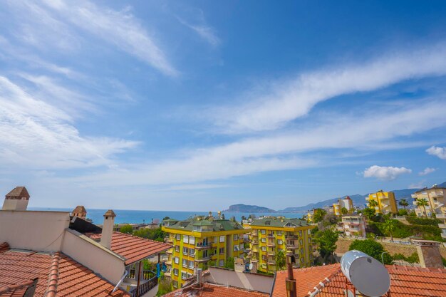 Una vista del mare dal tetto di una casa a Nizza