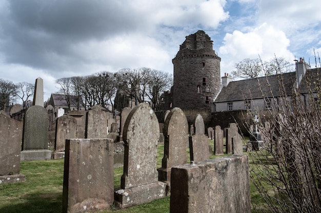 Una vista dell'antico cimitero celtico in Scozia