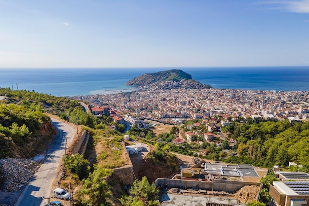 Una vista della città di Atene dalla cima di una collina