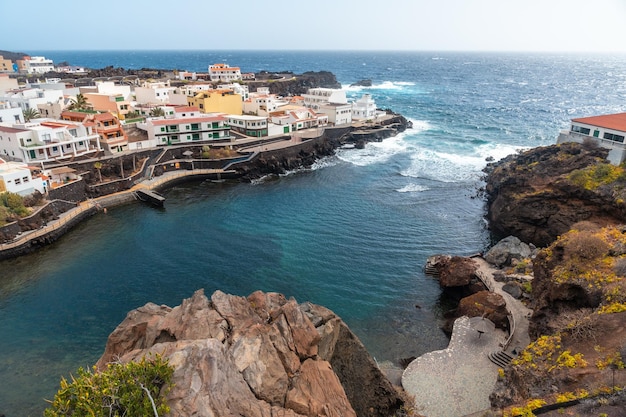 Una vista della costa di ibiza