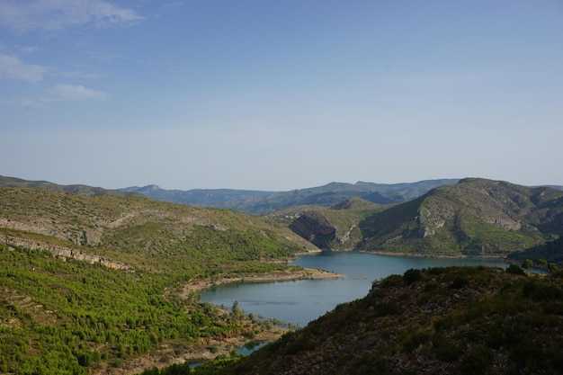 Una vista delle montagne dalla strada