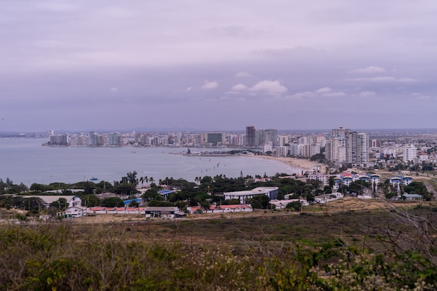 Una vista di Salinas, Ecuador,