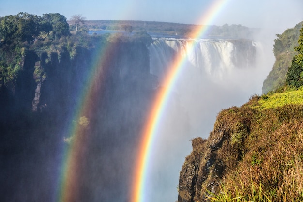 Una vista generale con un arcobaleno