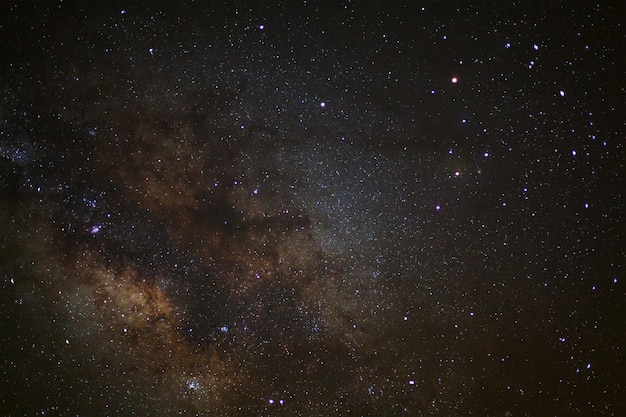 Una vista grandangolare della regione di Antares della Via Lattea