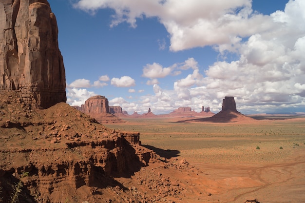 Una vista maestosa sulla valle del monumento, Utah-Arizona, USA