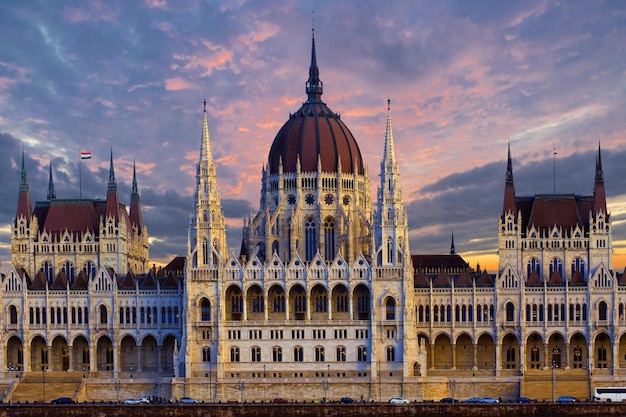 Ungheria Budapest Parlamento vista dal fiume Danubio