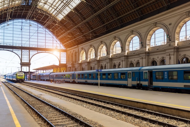 Ungheria Budapest principale stazione ferroviaria centrale che serve il turismo tra le principali città europee