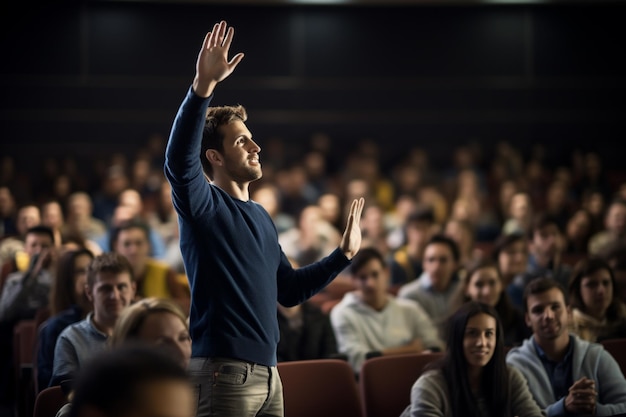 Uno studente di sesso maschile alza le mani in una sala conferenze con IA generativa