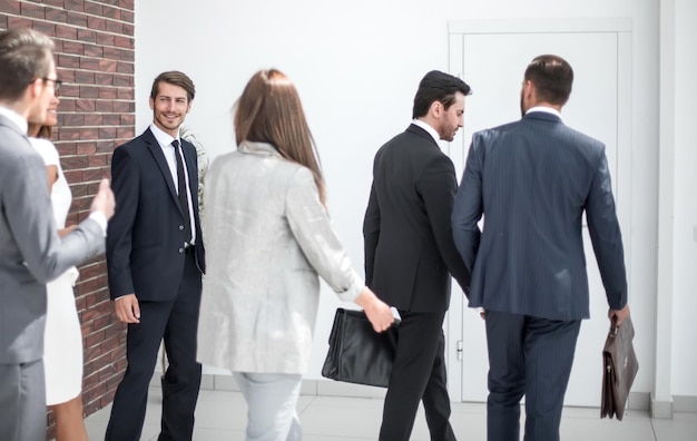 Uomini d'affari sul posto di lavoro