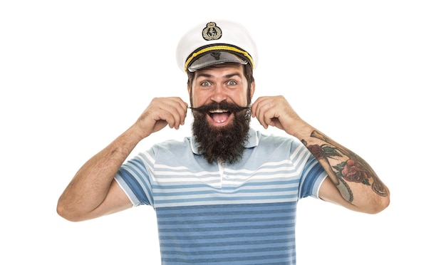 Uomo allegro capitano cappello da marinaio viaggio in giro per il mondo concetto di voglia di viaggiare
