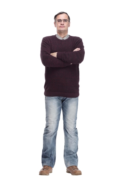 Uomo casual in piena crescita in jeans e maglione